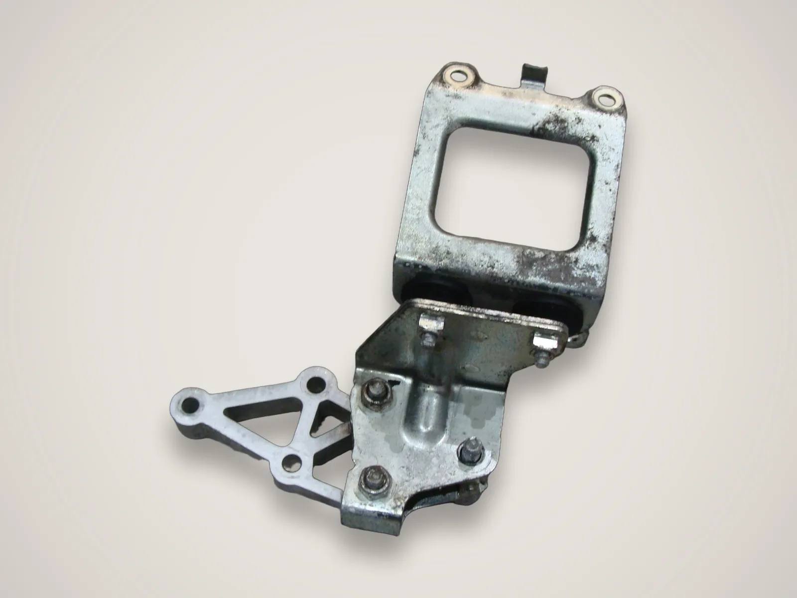 Fiat Ducato — кронштейн насоса ГПК (2014–2020)