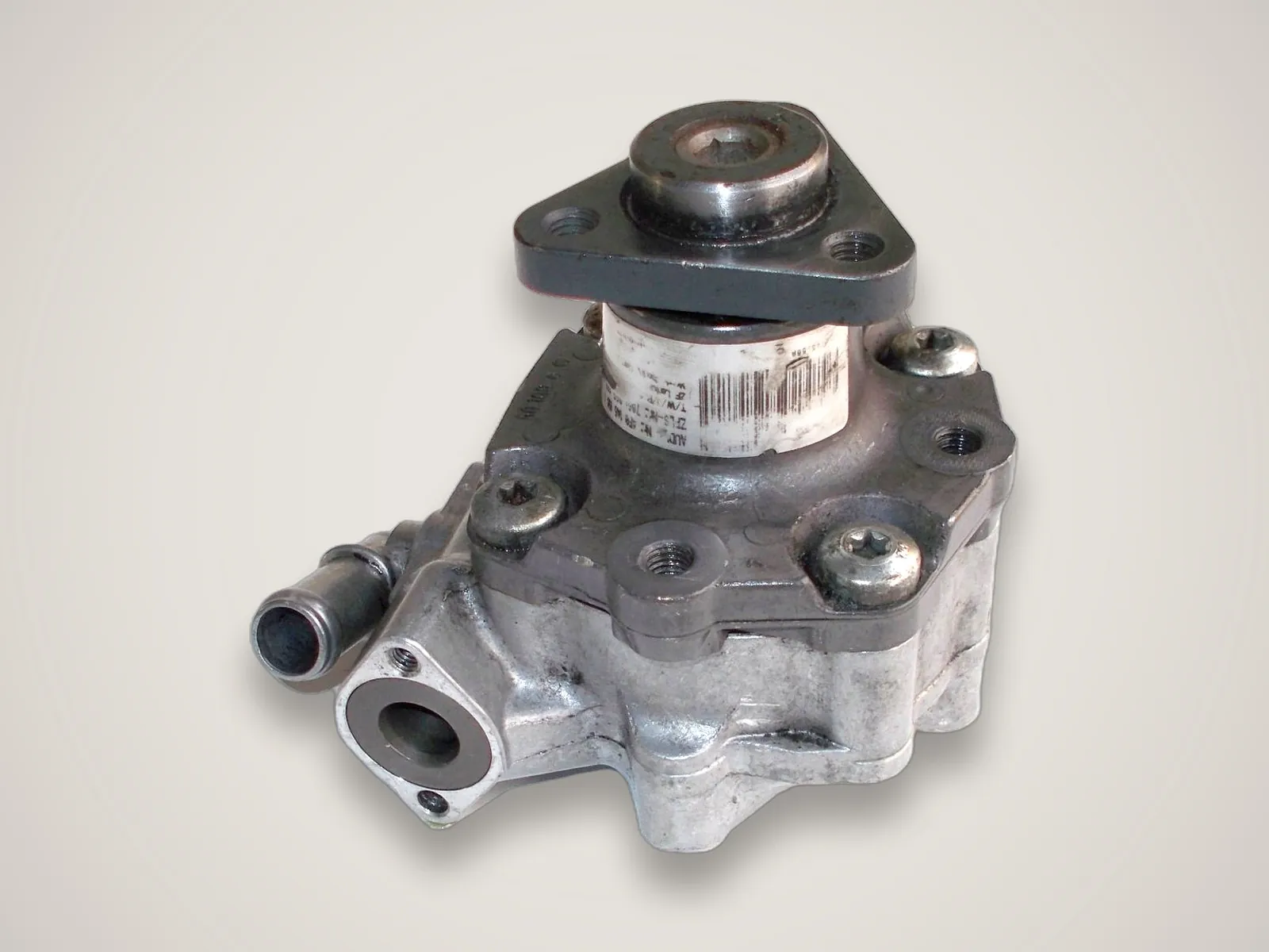 Audi A4 B8 — насос гідропідсилювача керма 4F0145156A