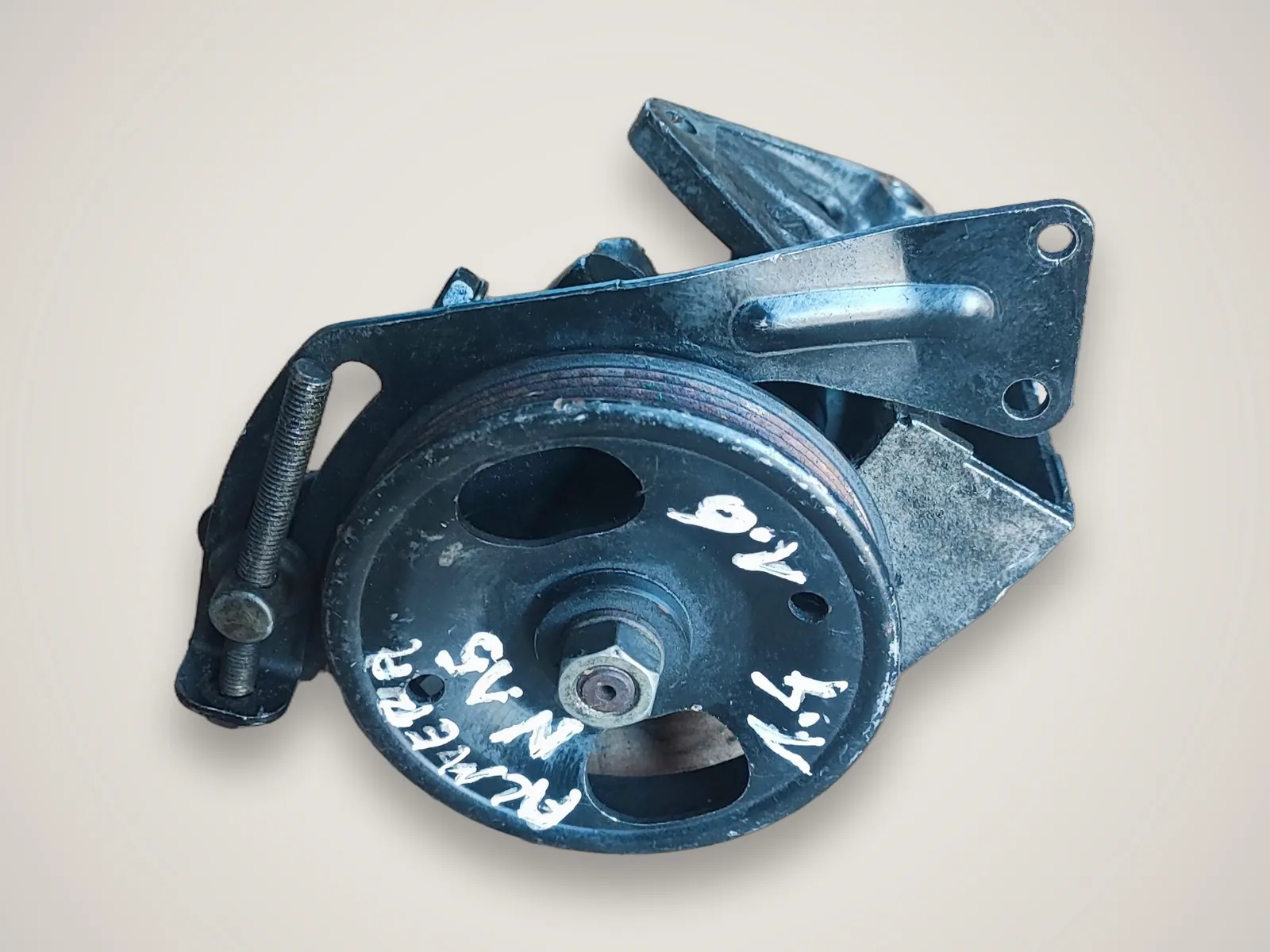 Nissan Almera — насос гідропідсилювача керма 4911052Y00 (1.6)