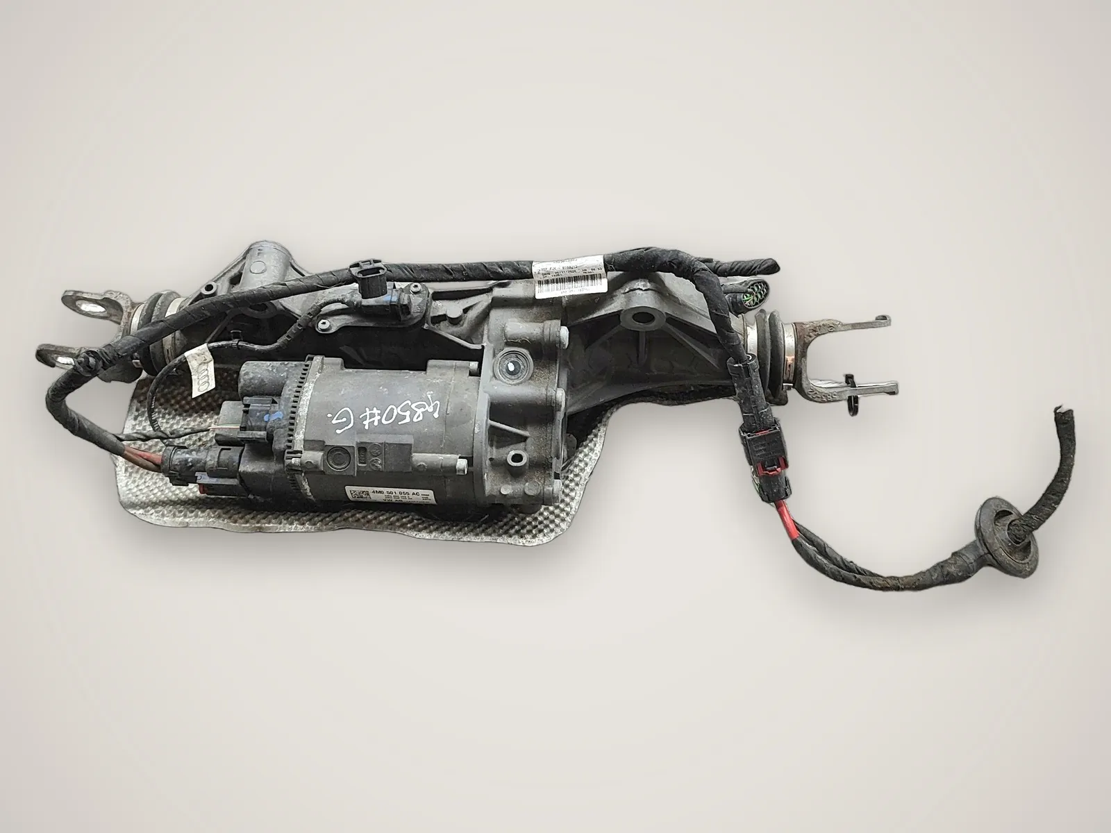 Audi Q8 — рульова рейка 4M0501055AC (2021)
