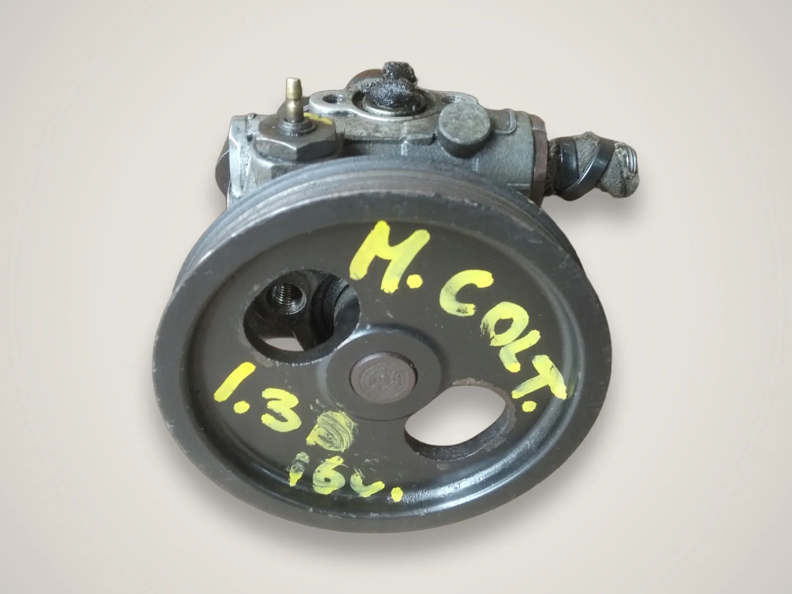 Mitsubishi Colt IV — насос гідропідсилювача керма (1.3)
