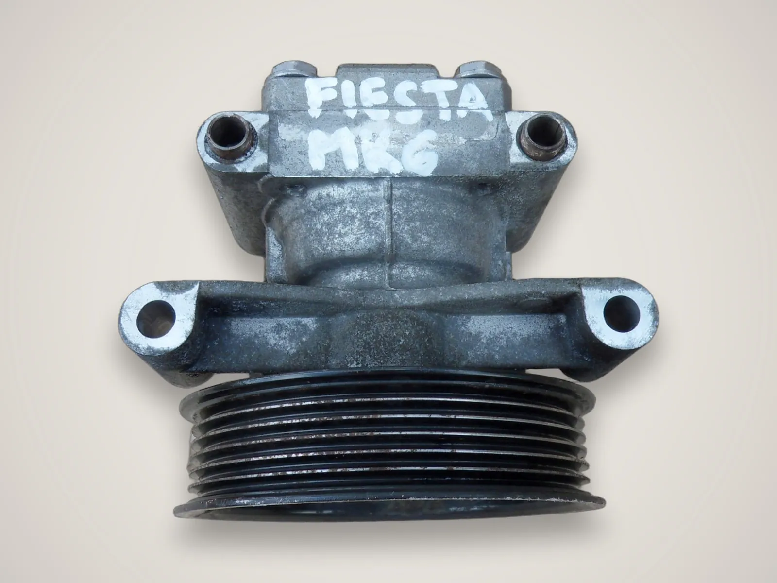 Ford Fiesta MK6 — насос гідропідсилювача керма 2S6C3A696GF (1.3)