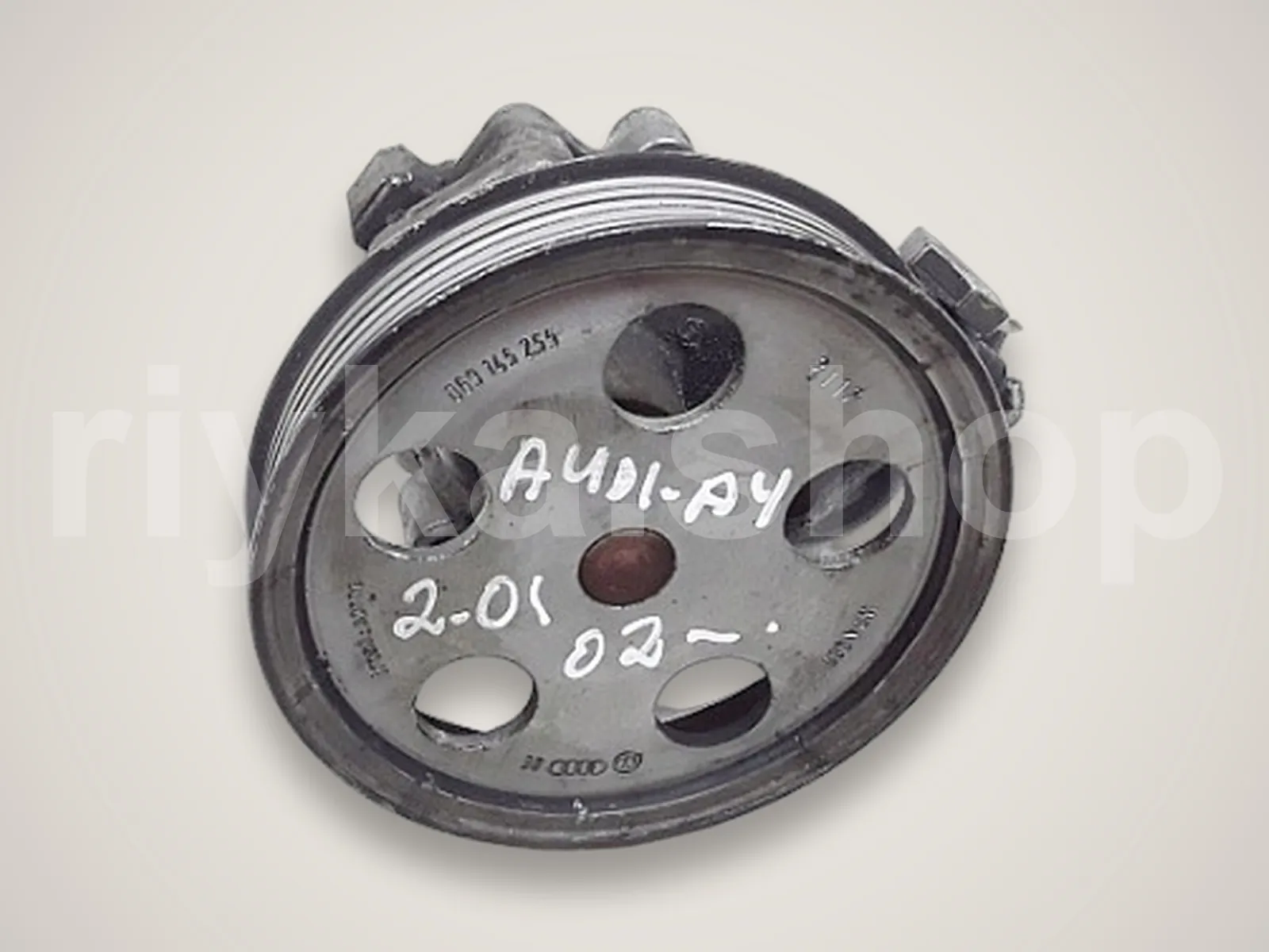 Audi A4 — насос гідропідсилювача керма 069145255 (2002)