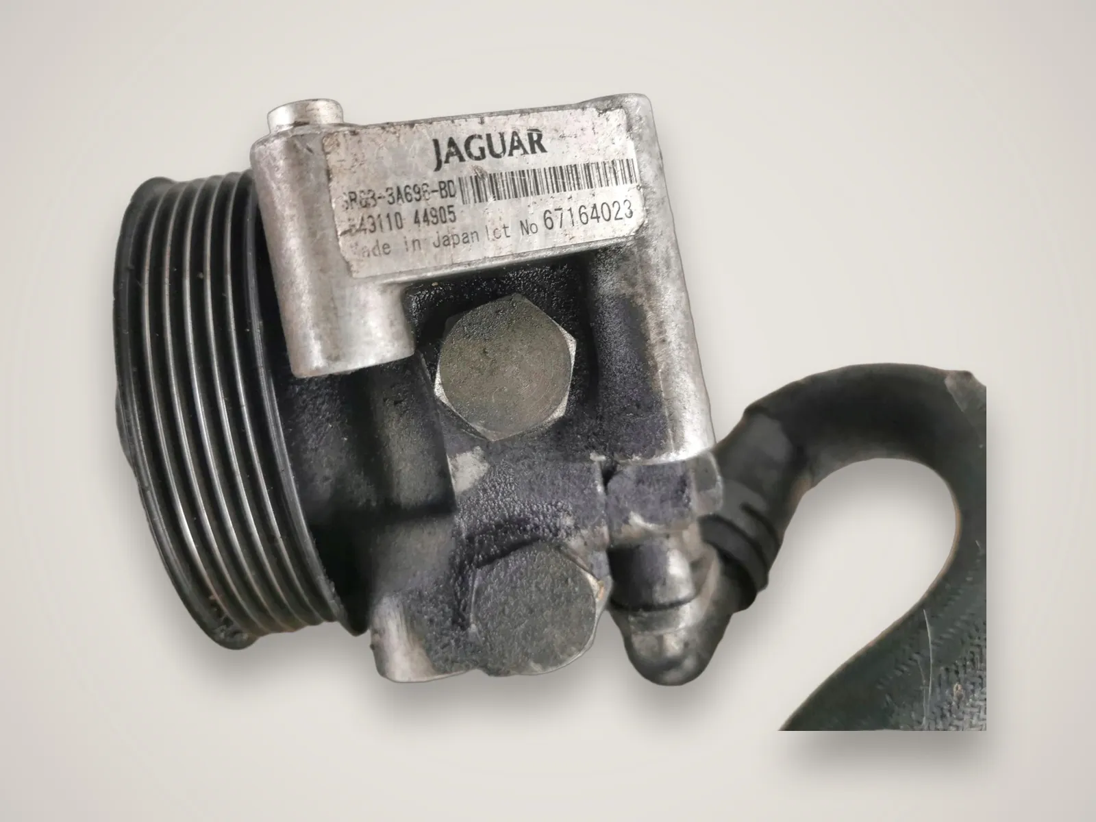 Jaguar S-Type — насос гідропідсилювача керма 6R833A696BD (2.7 D)