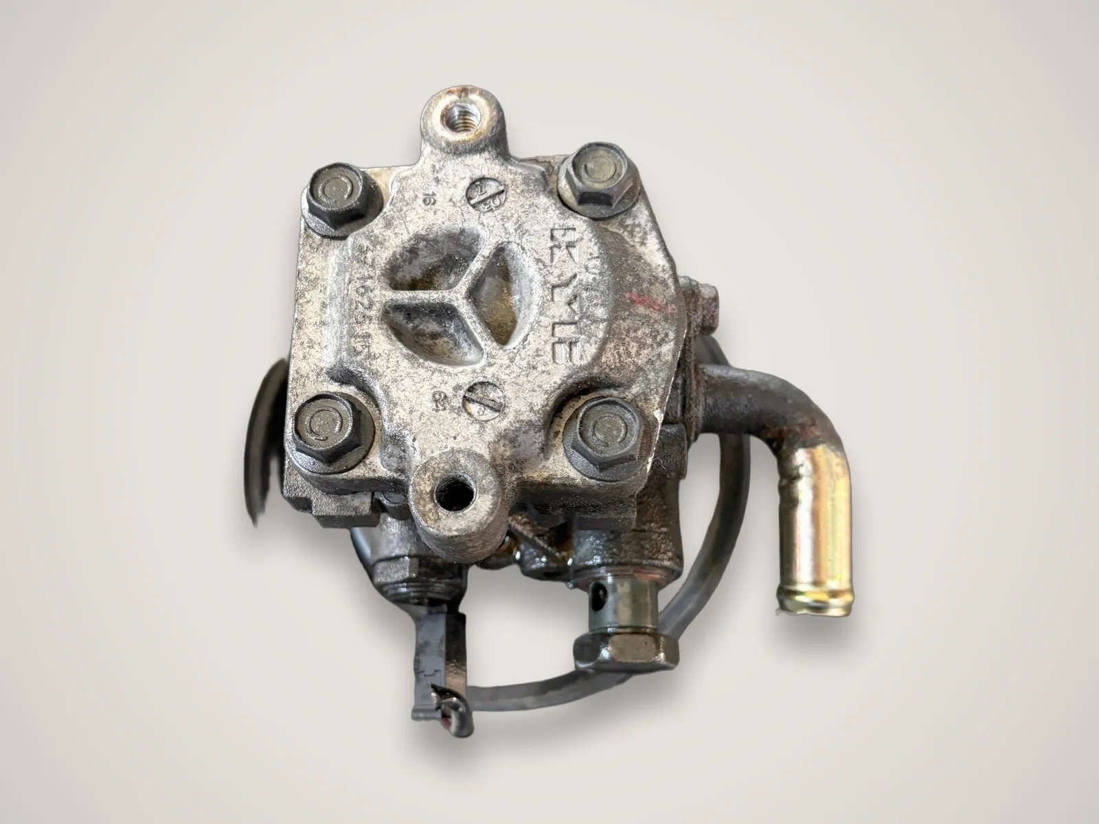 Mitsubishi Outlander I — насос гідропідсилювача керма (2.0)