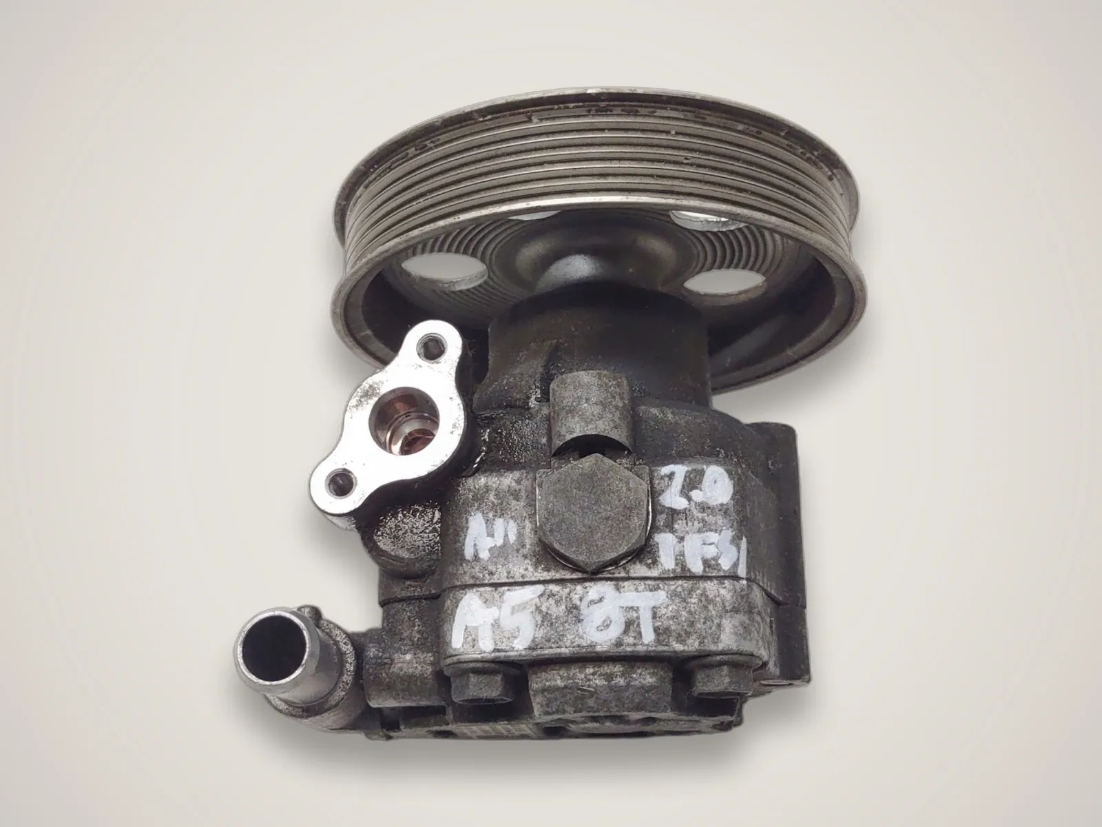Audi A4 B8 — насос гідропідсилювача керма 8K0145153F (2010)
