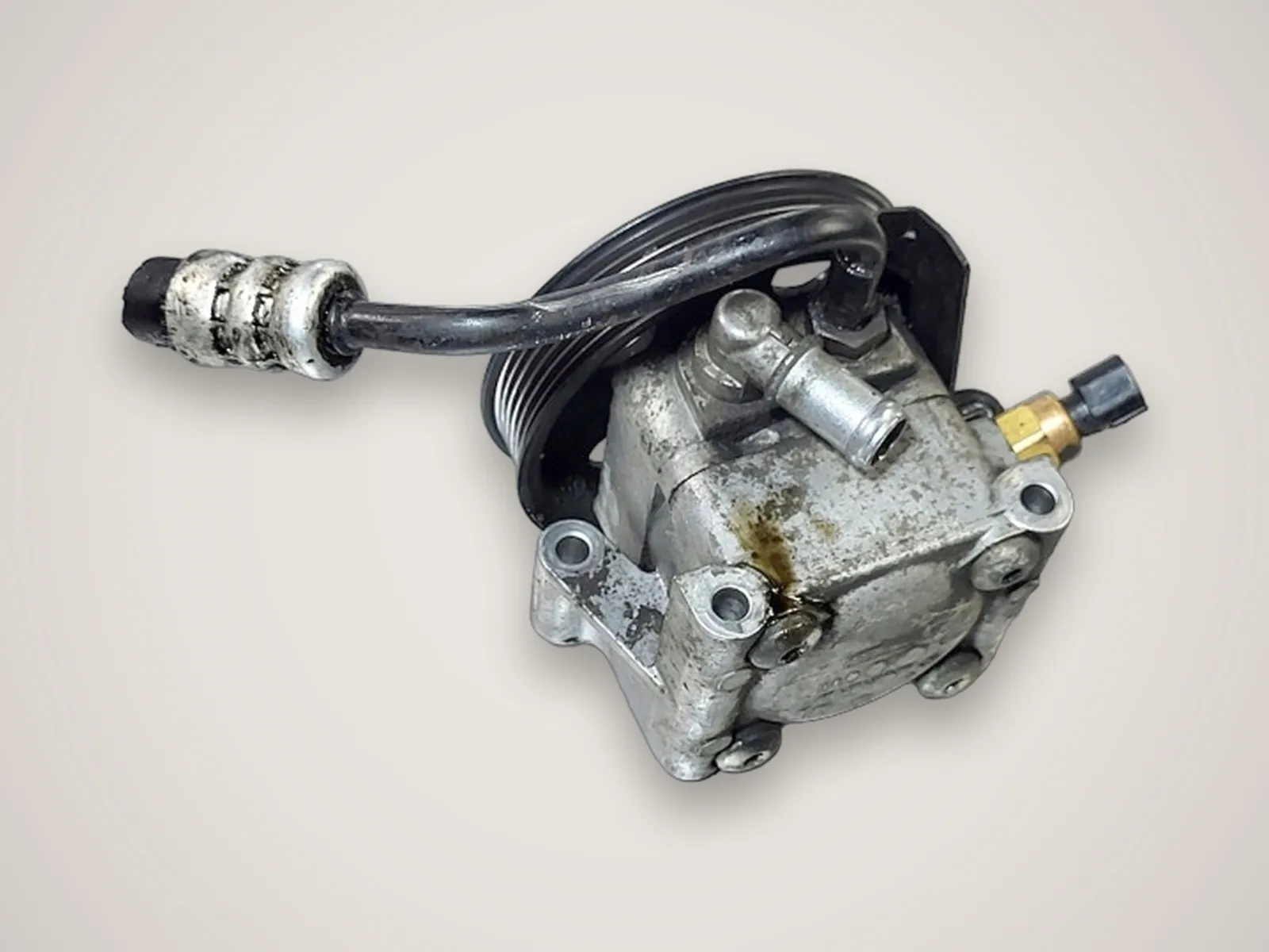 Ford Focus — насос гідропідсилювача керма 1.6 16V