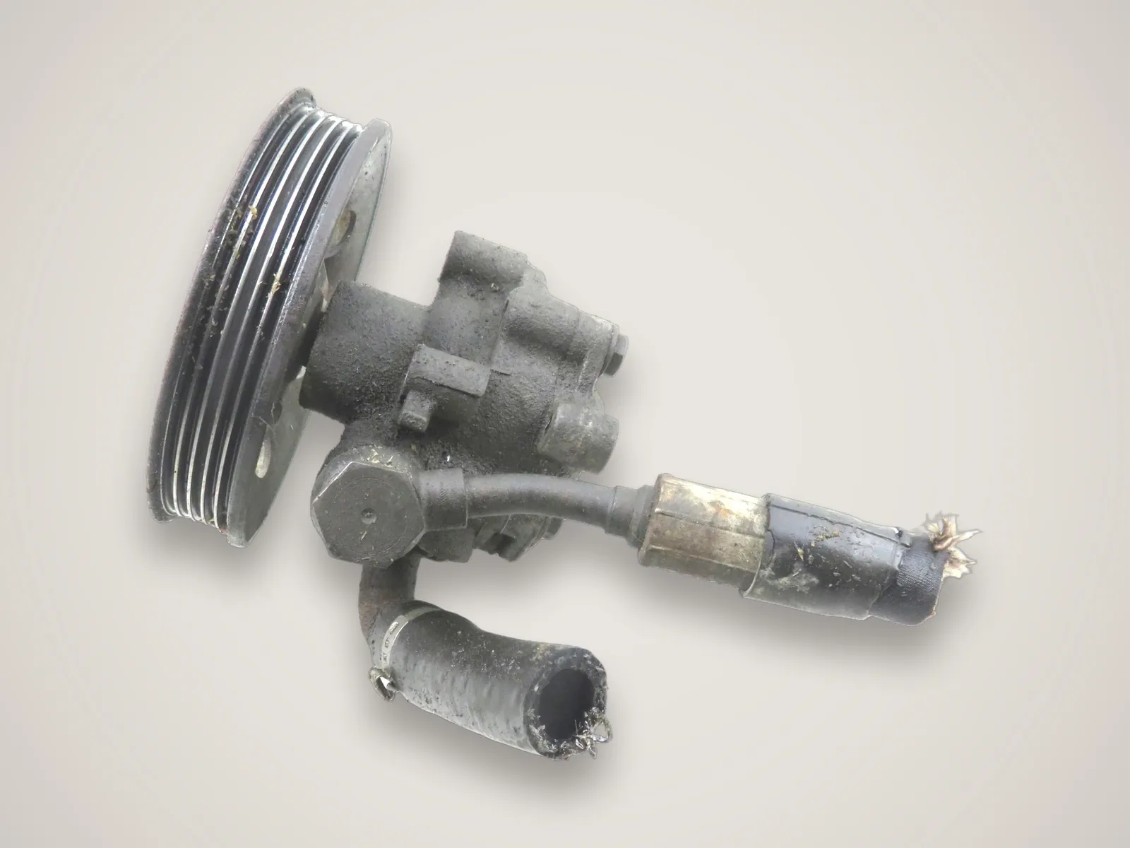 Volkswagen Passat B5 — насос гідропідсилювача керма 8D01451556L (1.6)