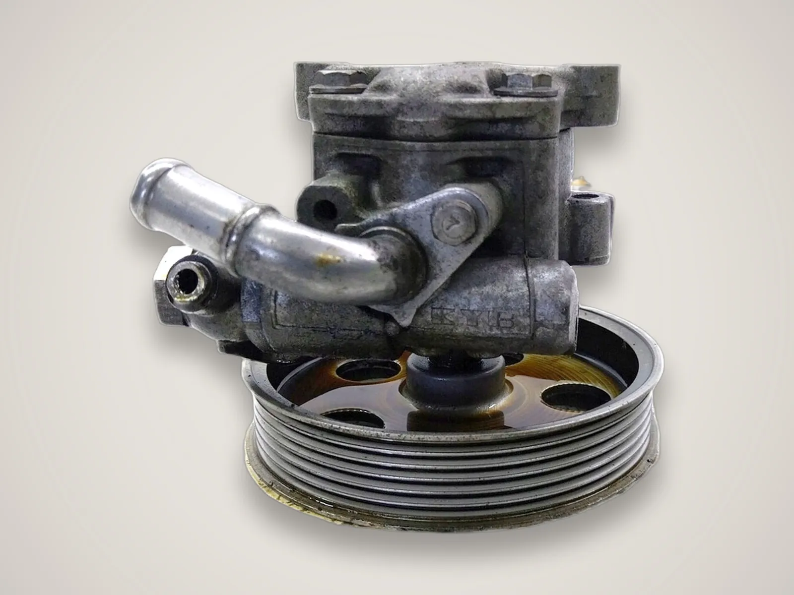 SEAT Exeo — насос гідропідсилювача керма 8R0145453 (1.6)