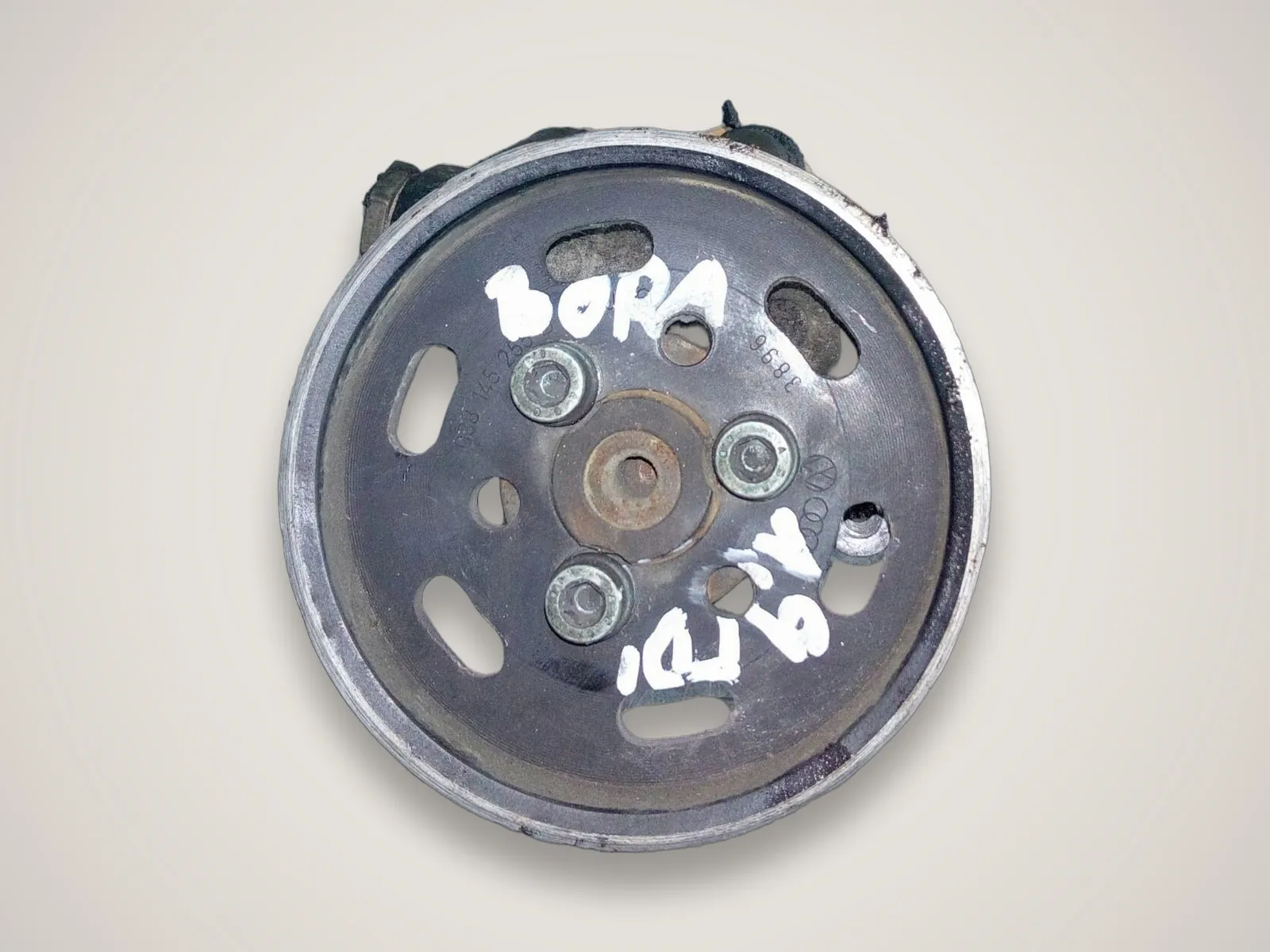 Volkswagen Bora — насос гідропідсилювача керма 038145157 (1.9 TDI)