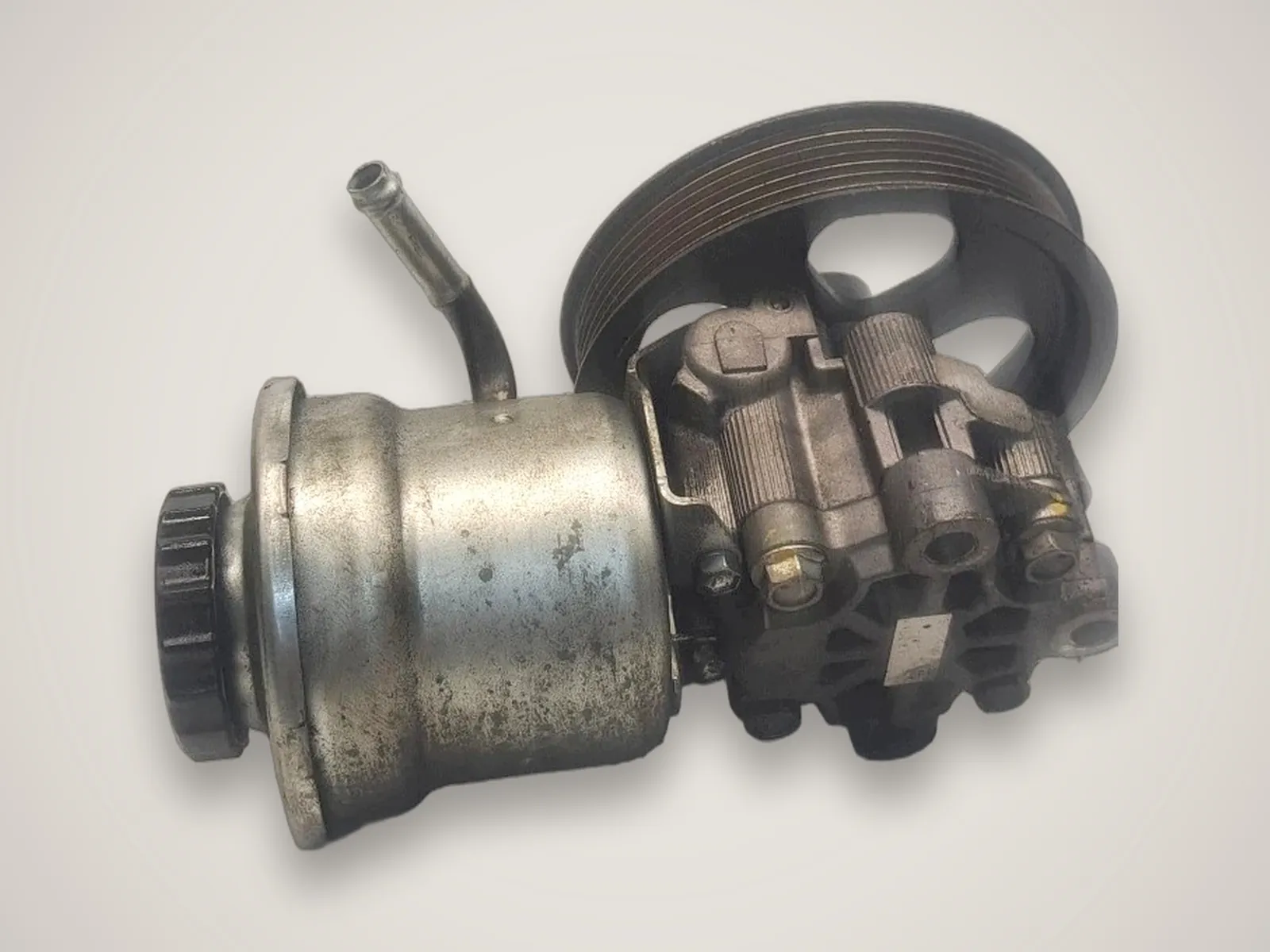 Toyota Avensis T25 — насос гідропідсилювача керма