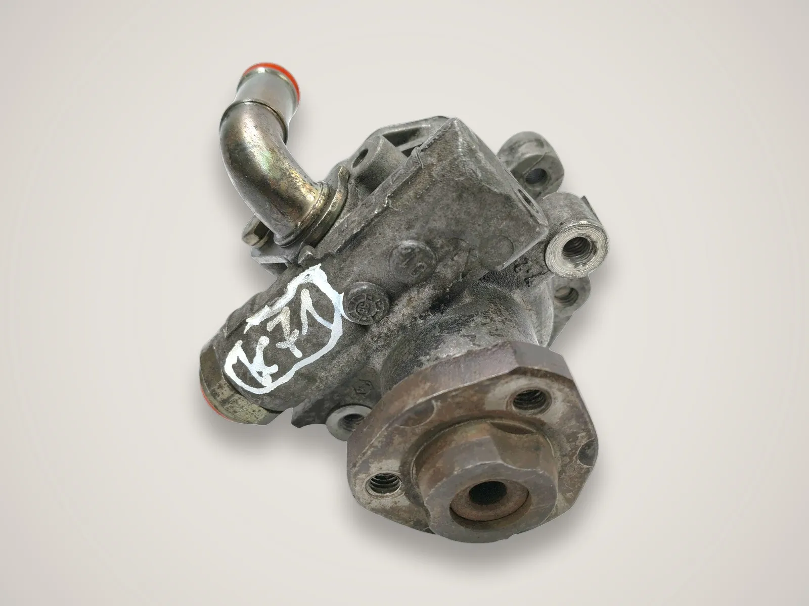 Audi A4 B5 — насос гідропідсилювача керма 8D0145156A