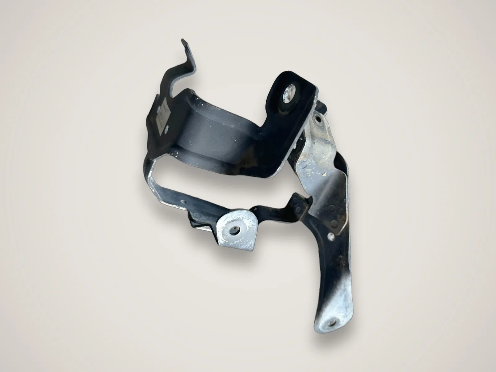 Volvo S60 — кронштейн насоса ГПК 31317375