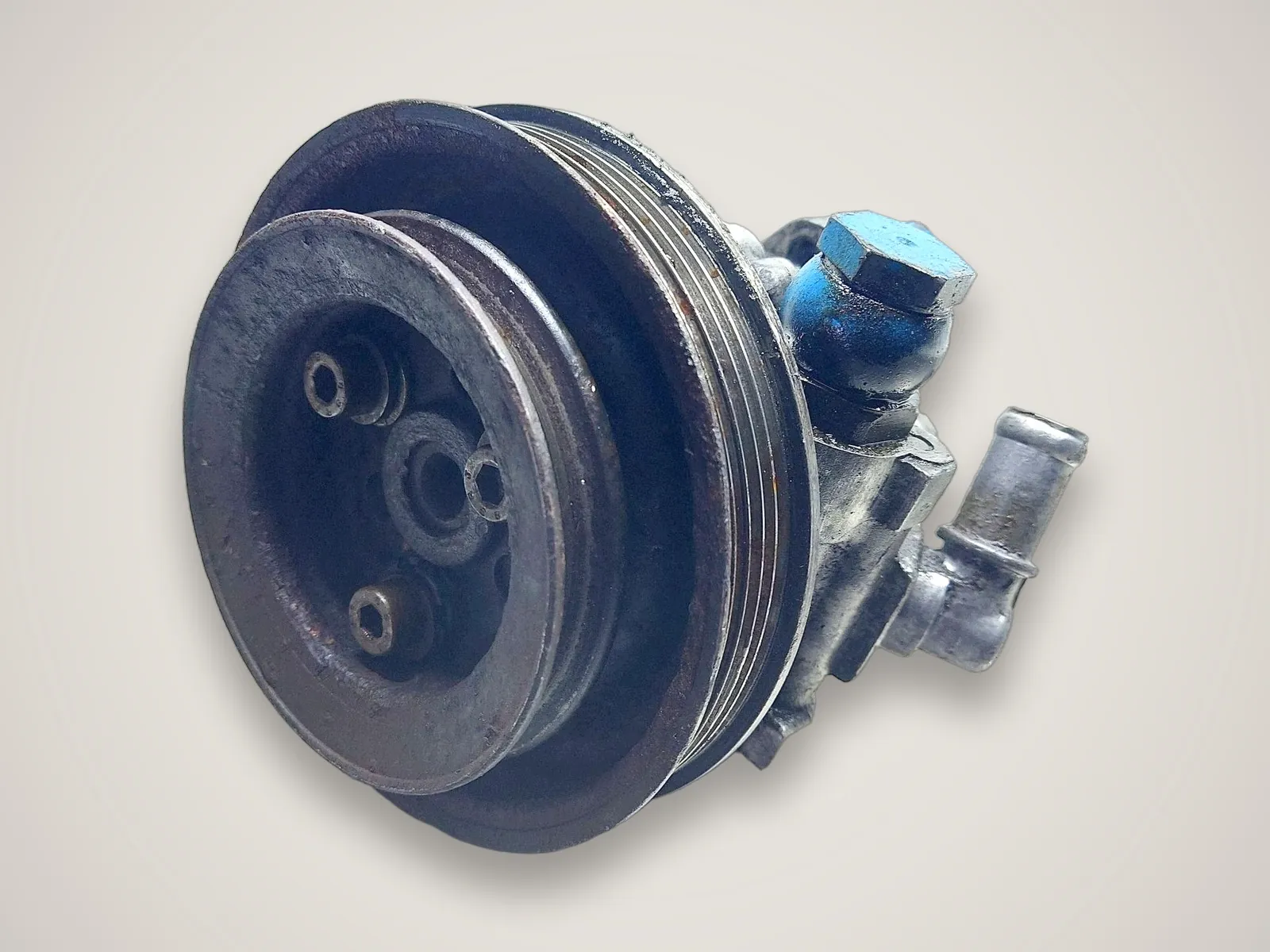 Volkswagen Passat B5 — насос гідропідсилювача керма 8D0145156T