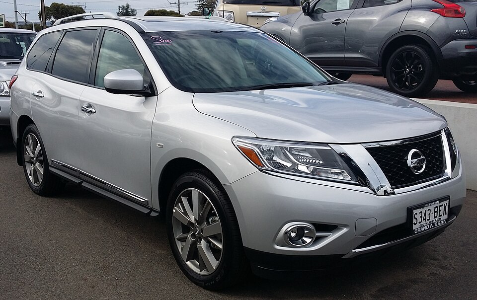 Nissan Pathfinder R52