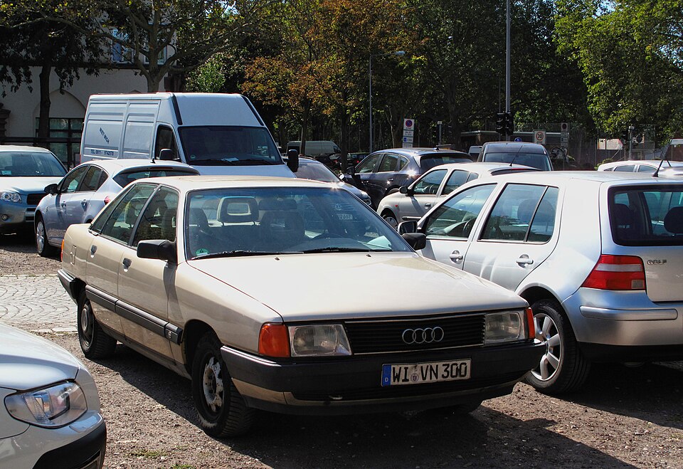 Audi 100 C3