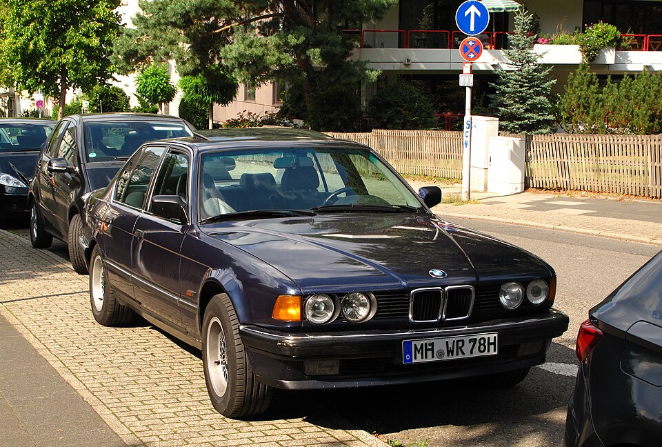BMW 7 E32