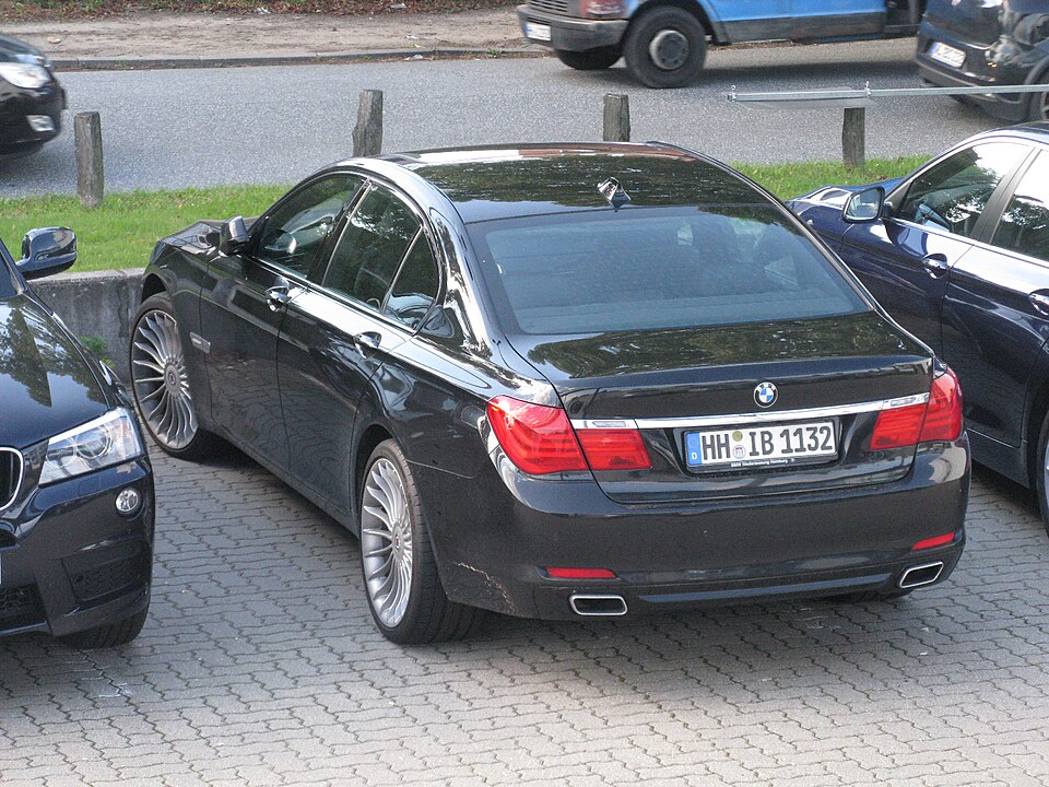 BMW 7 F03