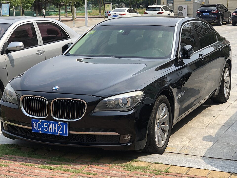 BMW 7 F02