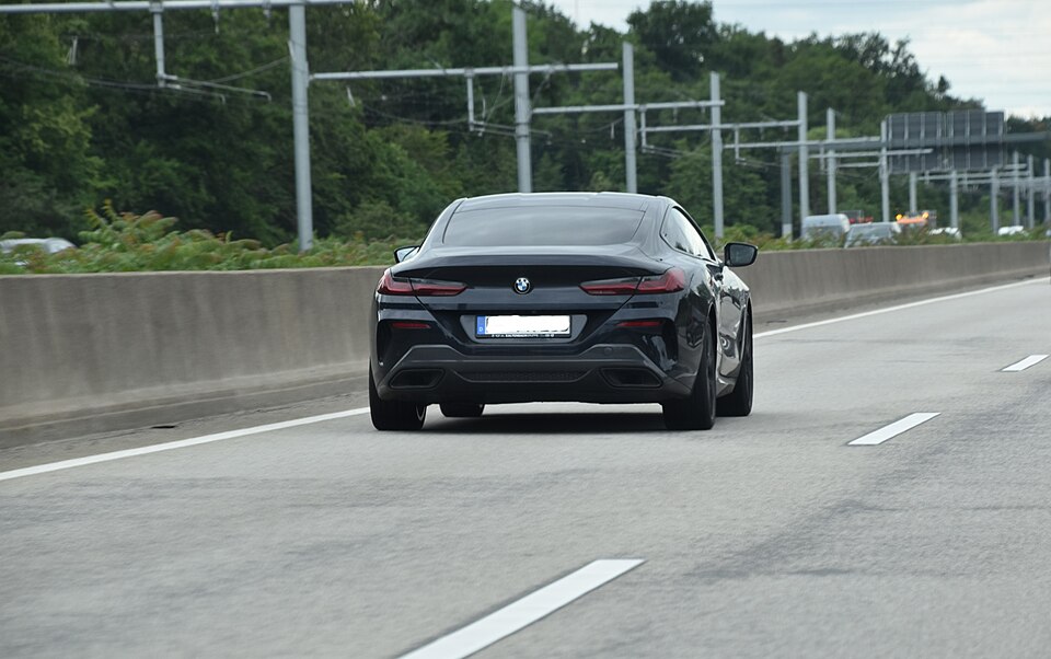 BMW 8 G15