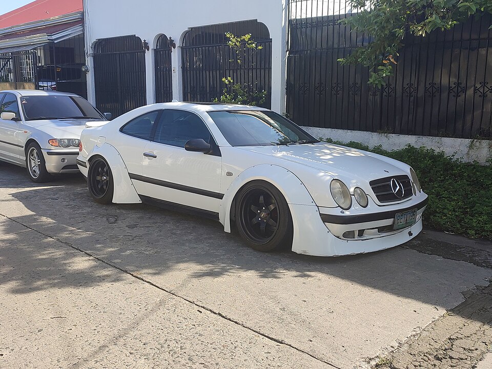 Mercedes-Benz CLK-Class C208