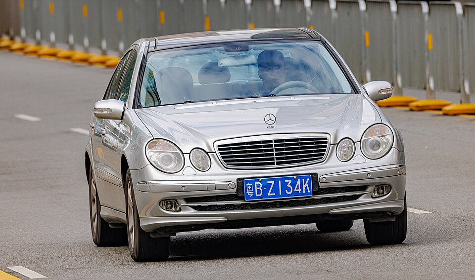 Mercedes-Benz E-CLASS W211