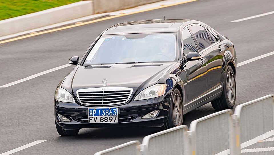 Mercedes-Benz S-CLASS W221