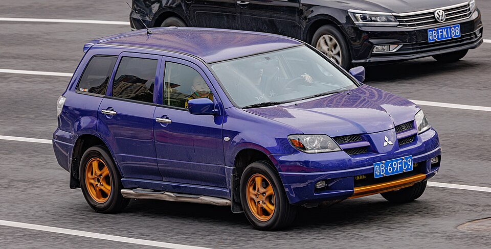 Mitsubishi OUTLANDER I