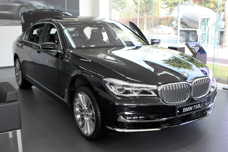 BMW 7 G12